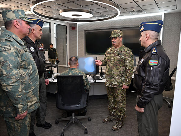 Zakir Həsənov hava hücumundan müdafiə hərbi hissəsinin xidməti-döyüş fəaliyyətini yoxladı - <span class="color_red">FOTO</span>