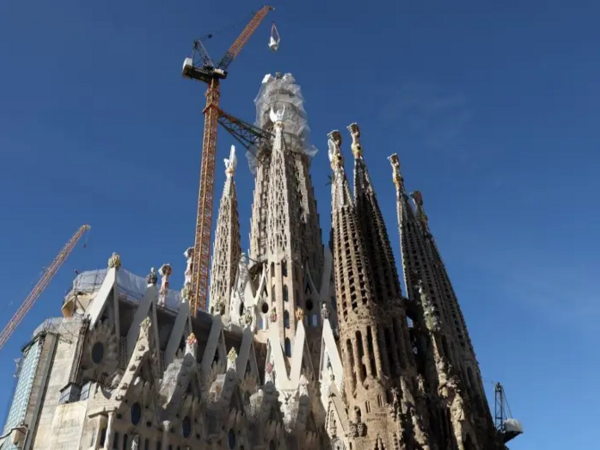 144 illik inşaatın sonu: Dünyanın ən hündür kilsəsi tamamlanır