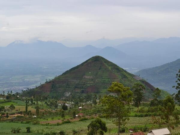 Dünyanın ən qədim piramidası - İnsanlar tikməyib - <span class="color_red">FOTO</span>