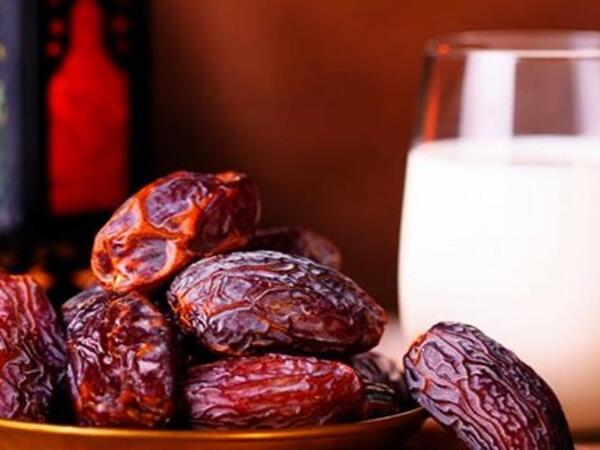 Sahurda çay yerinə süd için