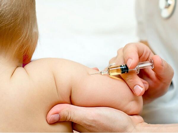 Azərbaycanda peyvənd vurulan körpə ÖLDÜ