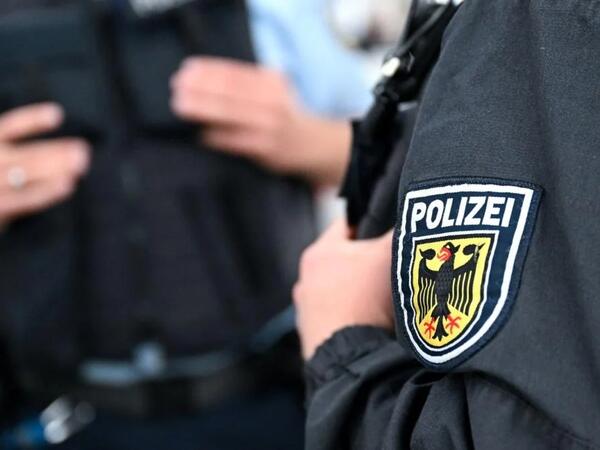 Almaniyada naməlum şəxs insanlara bıçaqla hücum edib