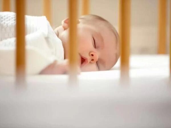 Körpələrdə “qəfil ölüm sindromu” nədir? – Pediatr risk faktorlarını sadaladı