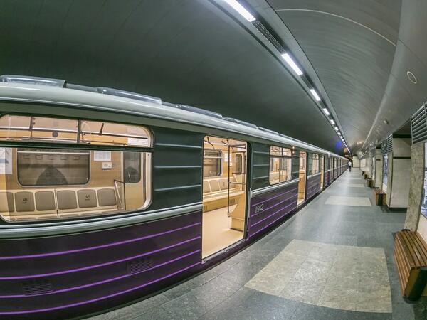 Sərnişin dolu qatarda nasazlıq baş verdi - Təcili düşürüldülər