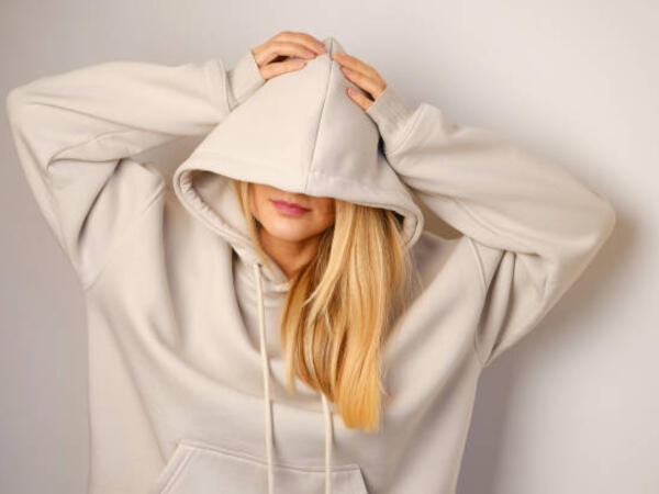 Bakıda Baləlinin şəkilləri olan qız köynəkləri satılır — FOTOlar