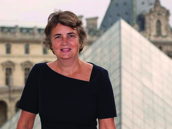 Luvr muzeyinin direktoru istefa verdi