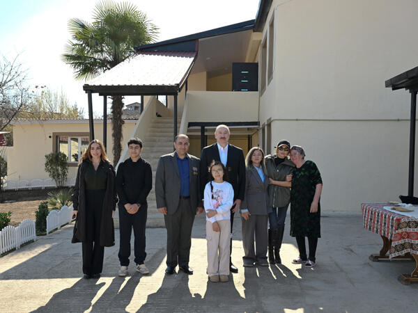 İlham Əliyevin Xocavənd sakinləri ilə səmimi söhbəti