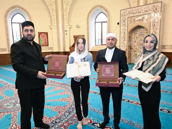 Leyla Əliyeva və Alena Əliyeva Cümə məscidini ziyarət ediblər - <span class="color_red">FOTO</span>