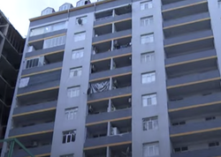 Bakıda 13-cü mərtəbədən yıxılan gənc SAĞ QALDI