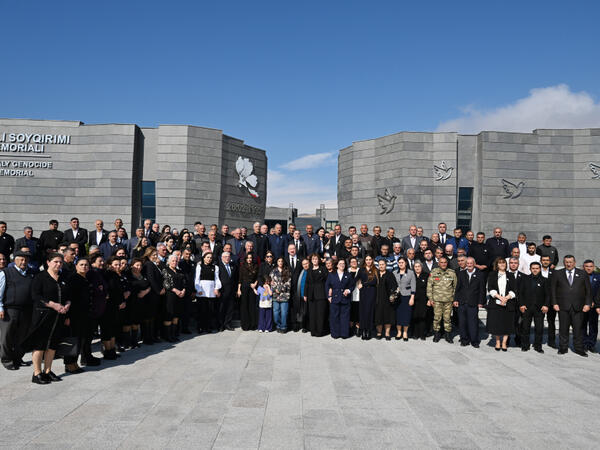Prezident İlham Əliyevin və Birinci Xanım Mehriban Əliyevanın Xocalı rayonunun sakinləri ilə görüşündən təsirli görüntülər - FOTO