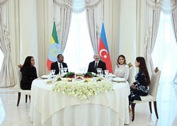 Prezident İlham Əliyevin və Birinci xanım Mehriban Əliyevanın adından Efiopiyanın Baş nazirinin və xanımının şərəfinə rəsmi nahar verilib - VİDEO