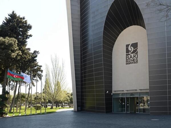Bakı Biznes Mərkəzi borca düşüb
