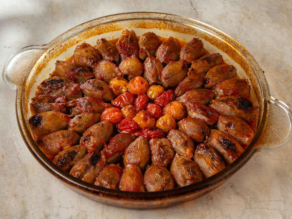 Şərq mətbəxinin incisi: Sobada soğan dolması