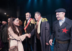 Heydər Əliyev Fondunun vitse-prezidenti Leyla Əliyeva “Neft bumu hamıya gülümsəyir” tamaşasının nümayişində iştirak edib - FOTO