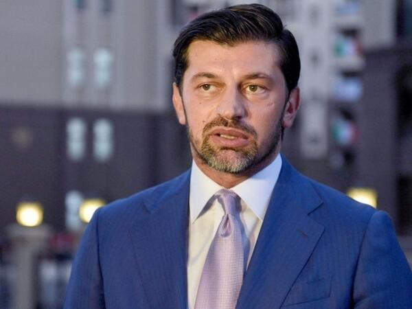 Ad gününə görə Dubaya getmişdi, qayıda bilmir