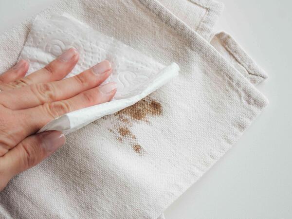 Paltardakı tonal krem ləkəsini necə təmizləmək olar?