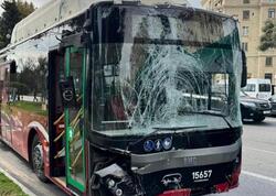 Metronun qarşısında avtobuslar TOQQUŞDU - <span class="color_red">FOTO</span>