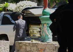 Qəbiristanlığa qızıl tabutda gətirildi - <span class="color_red">FOTO</span>