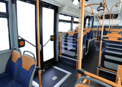 Avtobusda yer verməyən protez ayaqlı gəncin üzərinə OTURDU - <span class="color_red">VİDEO</span>