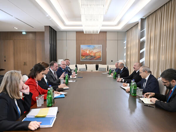 Prezident İlham Əliyev Avropa Komissiyasının enerji və mənzil siyasəti üzrə komissarını qəbul edib - FOTO