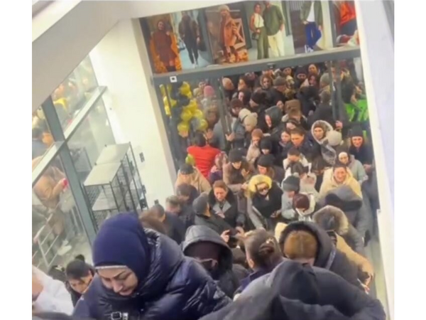 Endirim olan mağazada izdiham müzakirə yaratdı - <span class="color_red">VİDEO</span>