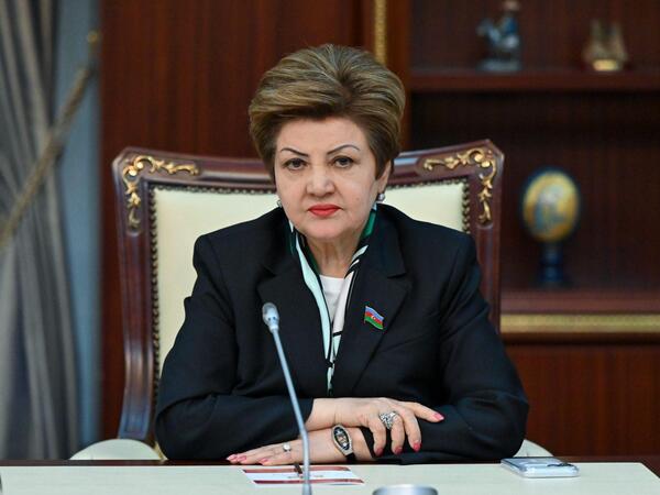 Tənzilə Rüstəmxanlı fotoşopla yaşını azaltdı - <span class="color_red">FOTO</span>