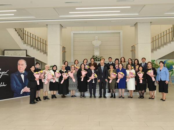 Elm və təhsil naziri təqaüddə olan qabaqcıl qadın təhsil işçiləri ilə görüş keçirib - <span class="color_red">FOTO</span>