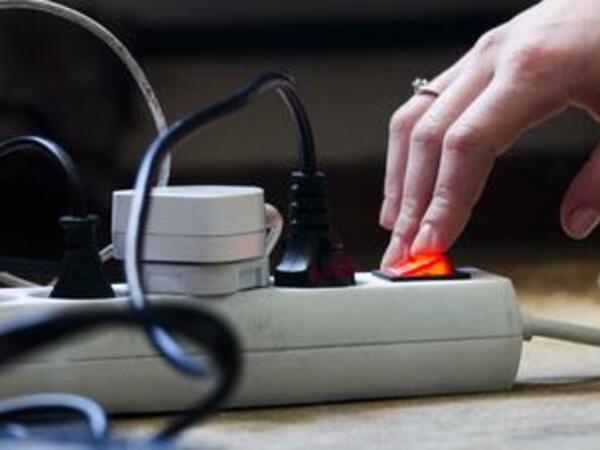 Bu 5 cihaz uzatma kabelinə qoşulmamalıdır