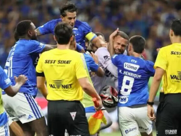 Braziliya futbolunda dava - 23 qırmızı kart verildi