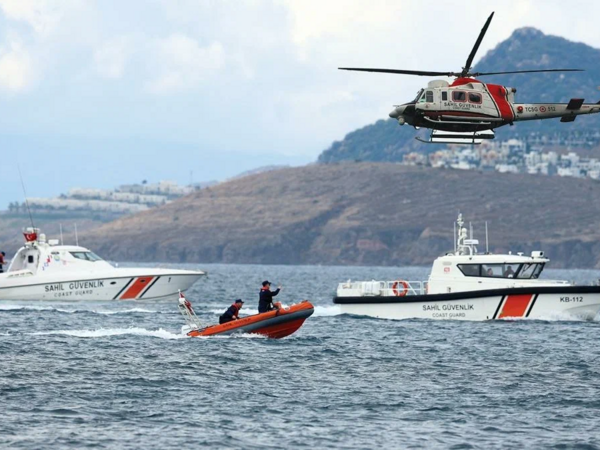 Antalya sahillərində qayıq batdı - Ölənlər var