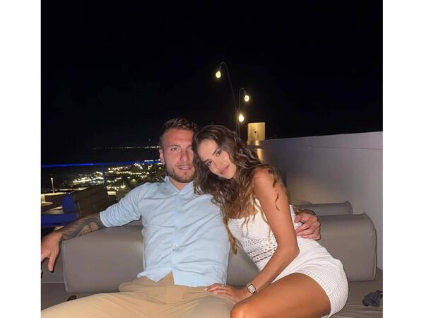 Futbol ulduzunun xanımı gözəlliyi ilə DİQQƏT ÇƏKDİ - <span class="color_red">FOTOlar</span>