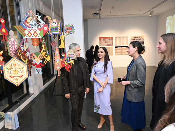 Leyla Əliyeva "Mənzərəyə açılan ev" mövzusunda qrup sərgisində iştirak edib - <span class="color_red">FOTO</span>