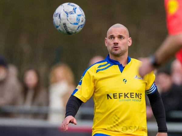 Sneyder 41 yaşında futbola qayıtdı