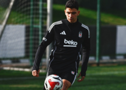 “Beşiktaş”ın gənc müdafiəçisi stoperlər arasında 1-ci OLDU