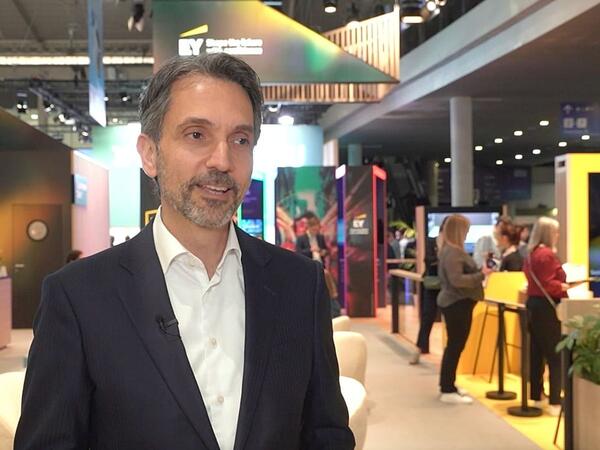 Süni intellekt inteqrasiyası: İnsansız iş dünyası mümkün deyil