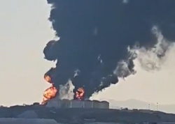 İran Omanın yanacaq anbarlarına zərbə endirib, güclü yanğın başlayıb