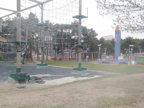 Şəmkirdə yerləşən park xarabalığı xatırladır - FOTO