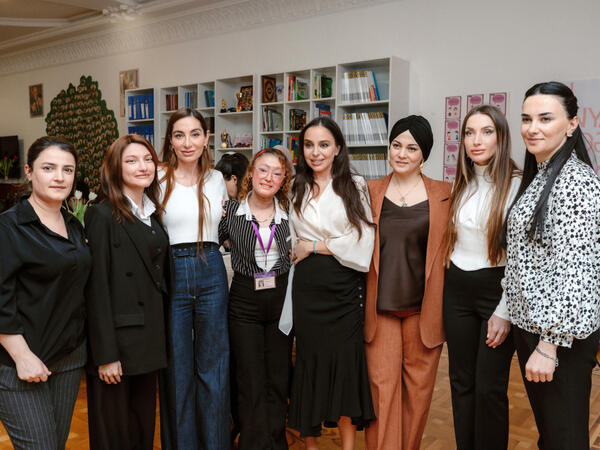 Leyla, Arzu və Alena Əliyevalar “Yaşama Dəstək” Mərkəzində olublar - <span class="color_red">FOTO</span>