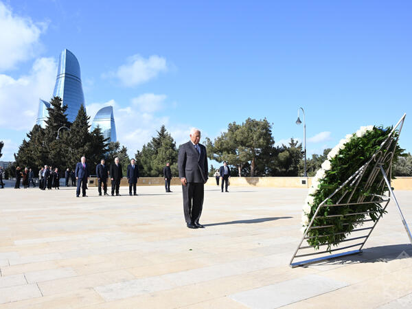 Avropa İttifaqı Şurasının Prezidenti Bakıda şəhidlərin xatirəsini anıb