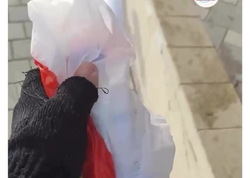 Bakıda kuryerin paylaşımı müzakirə yaratdı: 1 ayrana 6, şokolada 92 manat ÖDƏDİLƏR - <span class="color_red">VİDEO</span>