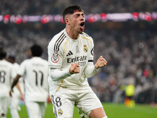 Çempionlar Liqasında het-trik edən ikinci uruqvaylıdır