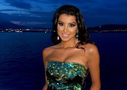 Mərhum nazirin nəvəsi Eyfelin önündə mahnı oxudu – <span class="color_red">VİDEO</span>