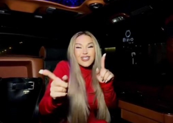 Rəqsanə lüks avtomobili ilə GÖRÜNTÜLƏNDİ - <span class="color_red">VİDEO</span>