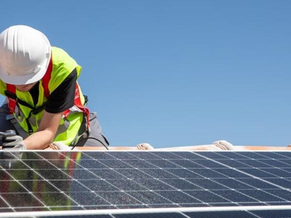 Günəş panelləri tək-tək zibilə atılır: Günün 24 saatı havadan enerji istehsalı