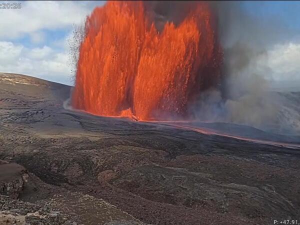 Havay vulkanı püskürdü - 400 metr hündürlüyə çatdı - <span class="color_red">VİDEO</span>