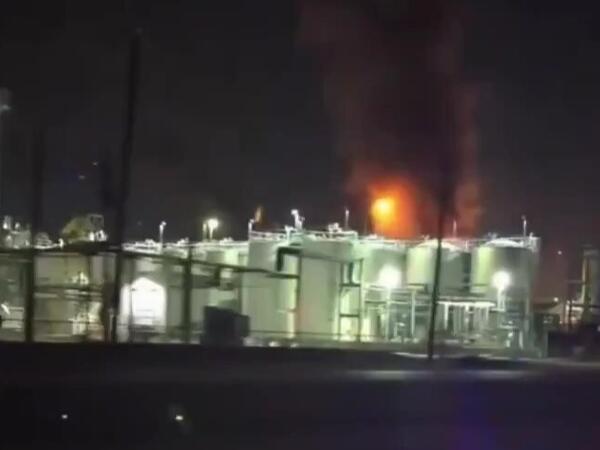 Texasda böyük neft zavodunda partlayış oldu - <span class="color_red">VİDEO</span>