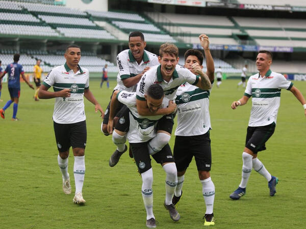 “Koritiba” Kriştianu Ronaldu ilə müqavilə bağladı