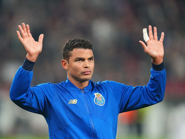 İlk dəfə 41 yaşında Avropa Liqasında oynadı