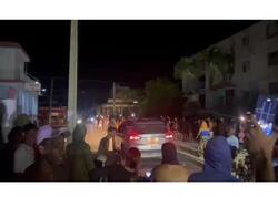 Kubada etirazçılar "Kommunist" partiyasının qərargahını yandırdı – <span class="color_red">VİDEO</span>