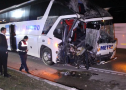 Türkiyədə avtobusla yük maşını TOQQUŞDU: Çox sayda yaralı var